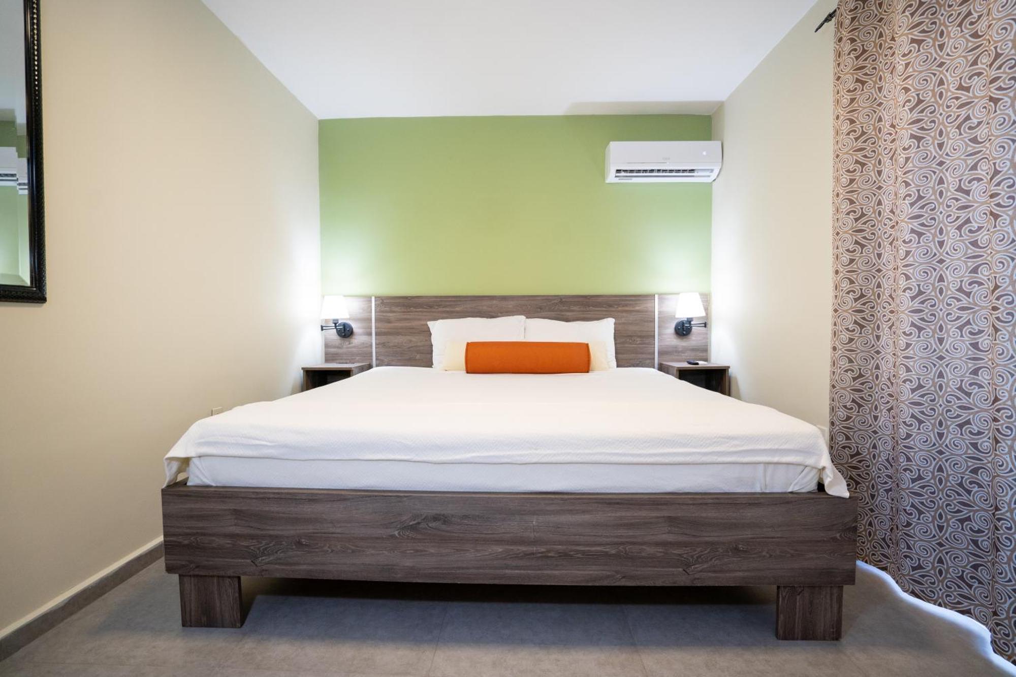Delynne Boutique Hotel Виллемстад Экстерьер фото