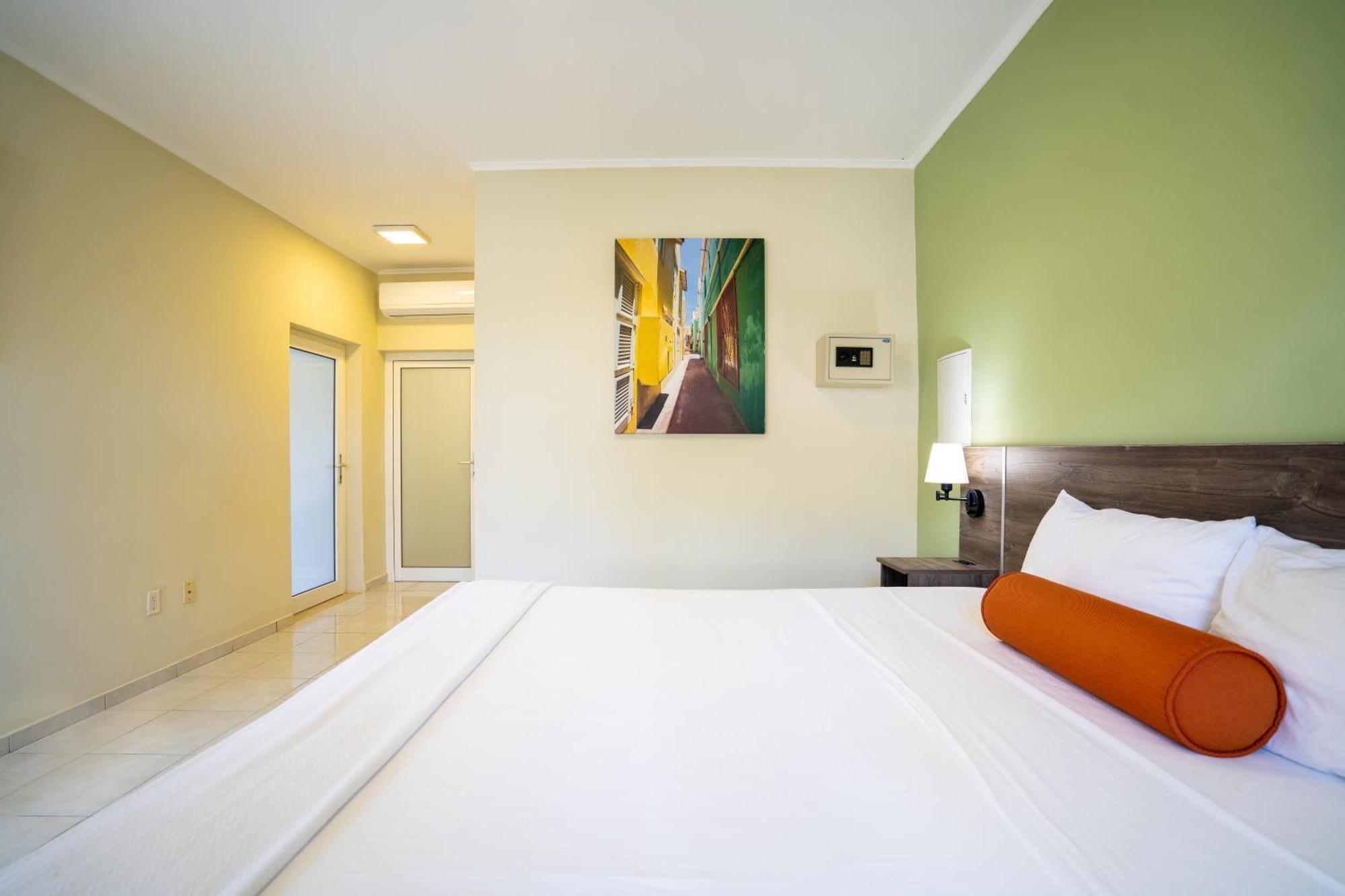 Delynne Boutique Hotel Виллемстад Экстерьер фото