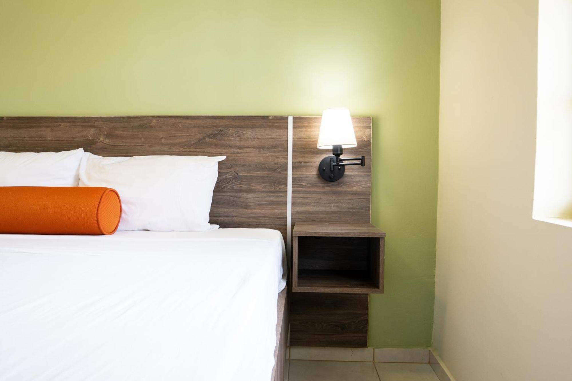 Delynne Boutique Hotel Виллемстад Экстерьер фото