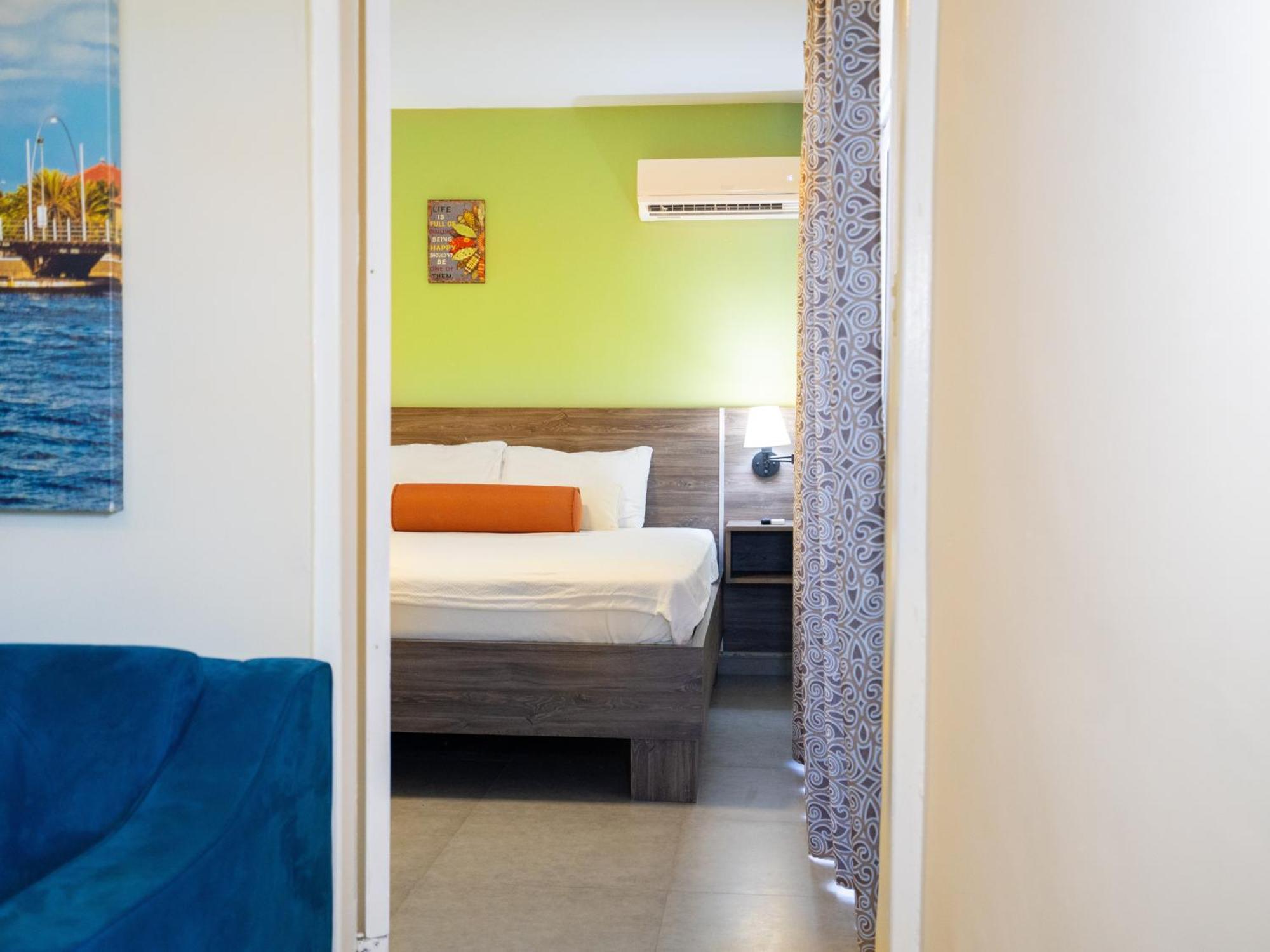Delynne Boutique Hotel Виллемстад Экстерьер фото